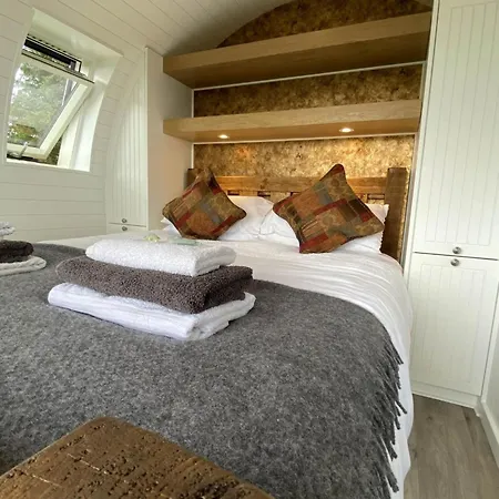 Great House Farm Luxury Pods And Self Catering Hotel Crickadarn Exterior photo