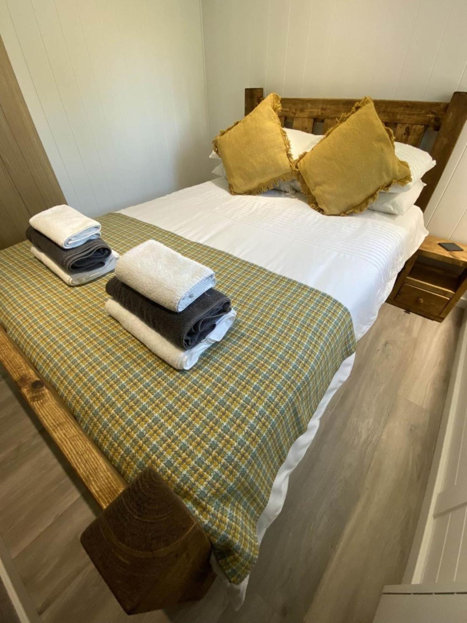 Great House Farm Luxury Pods And Self Catering Camping Crickadarn